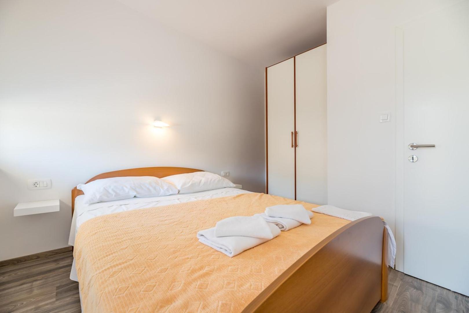 Apartments & Rooms Dekanic Baska  Exterior photo