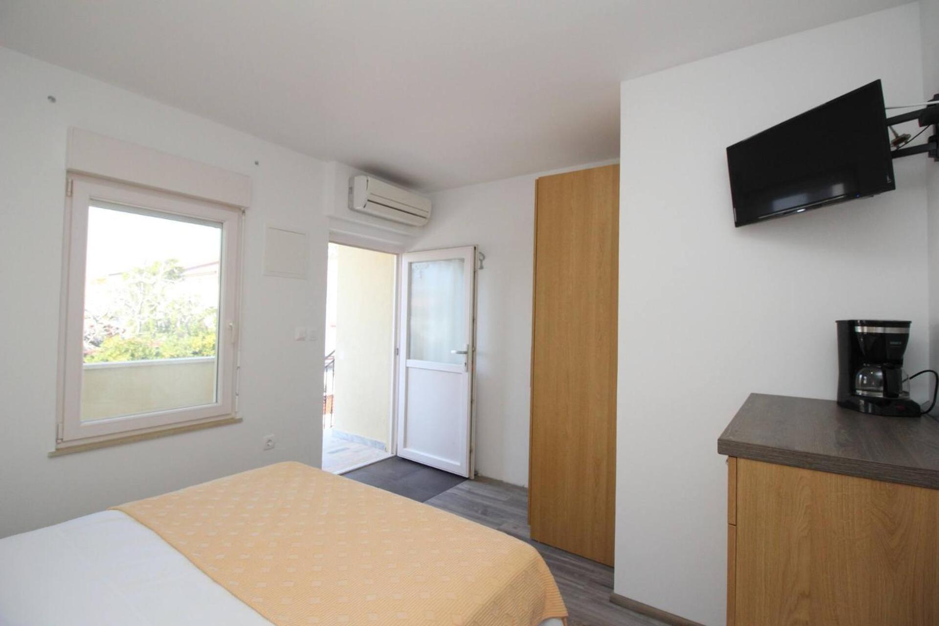 Apartments & Rooms Dekanic Baska  Exterior photo