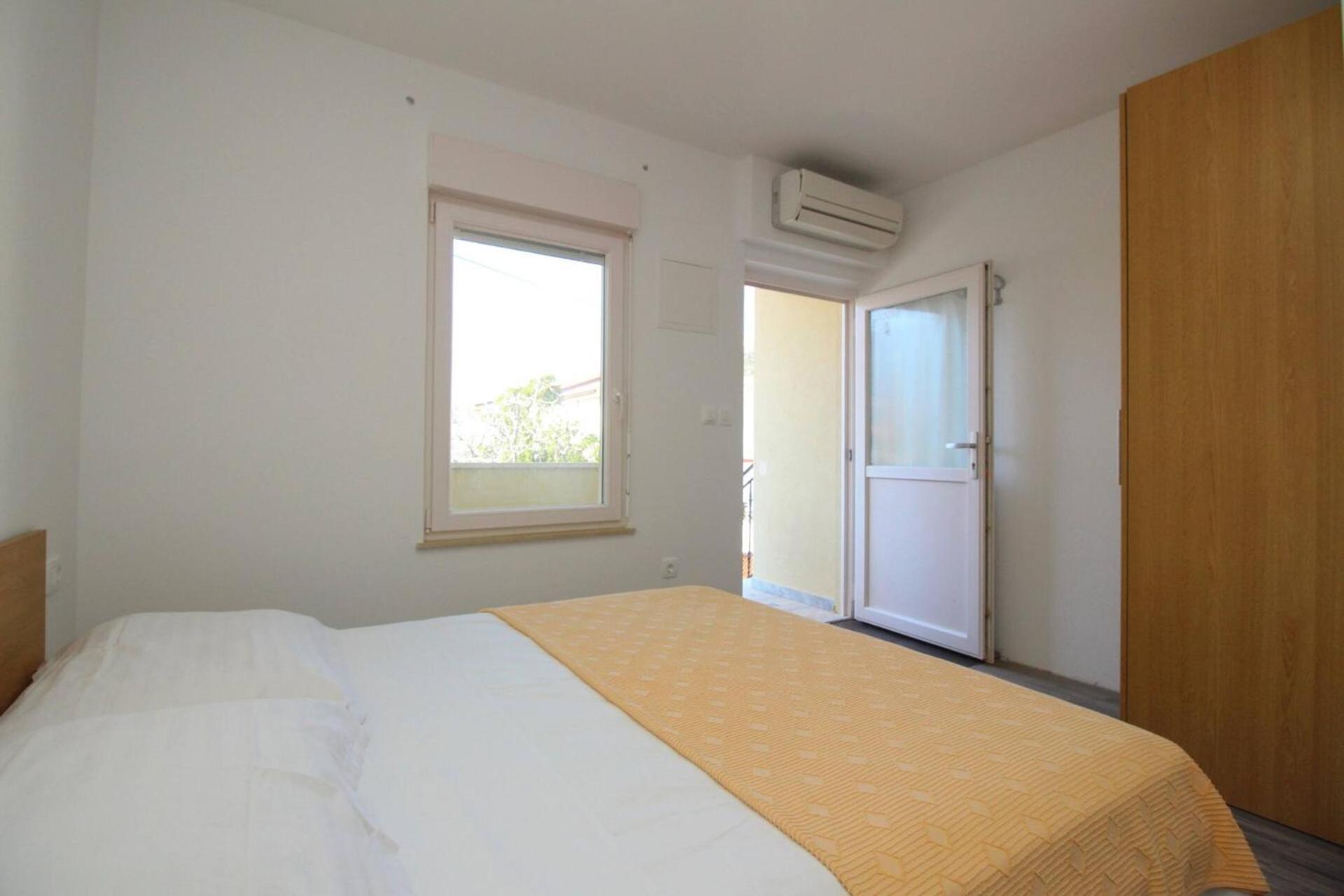Apartments & Rooms Dekanic Baska  Exterior photo