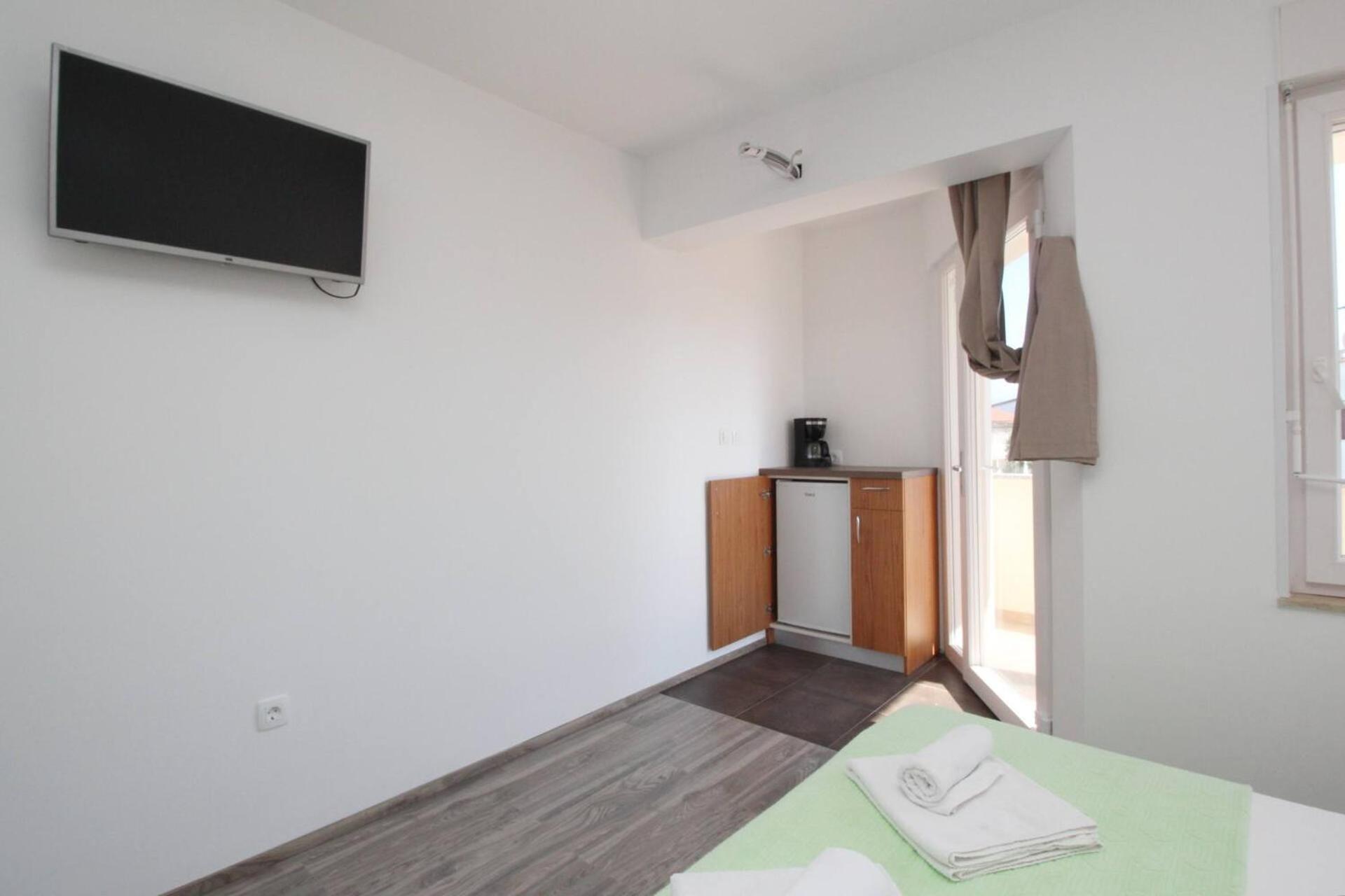 Apartments & Rooms Dekanic Baska  Exterior photo