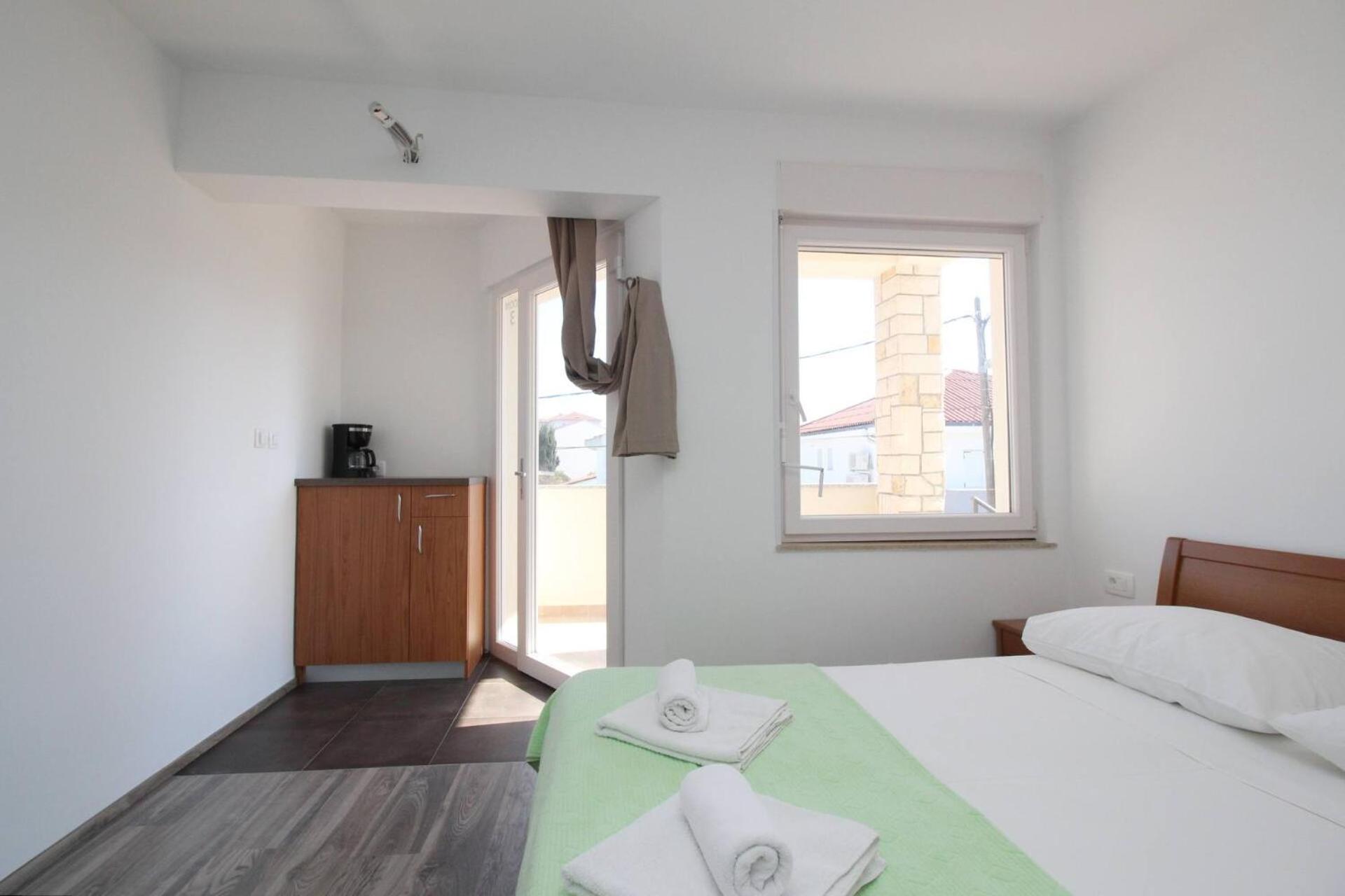 Apartments & Rooms Dekanic Baska  Exterior photo