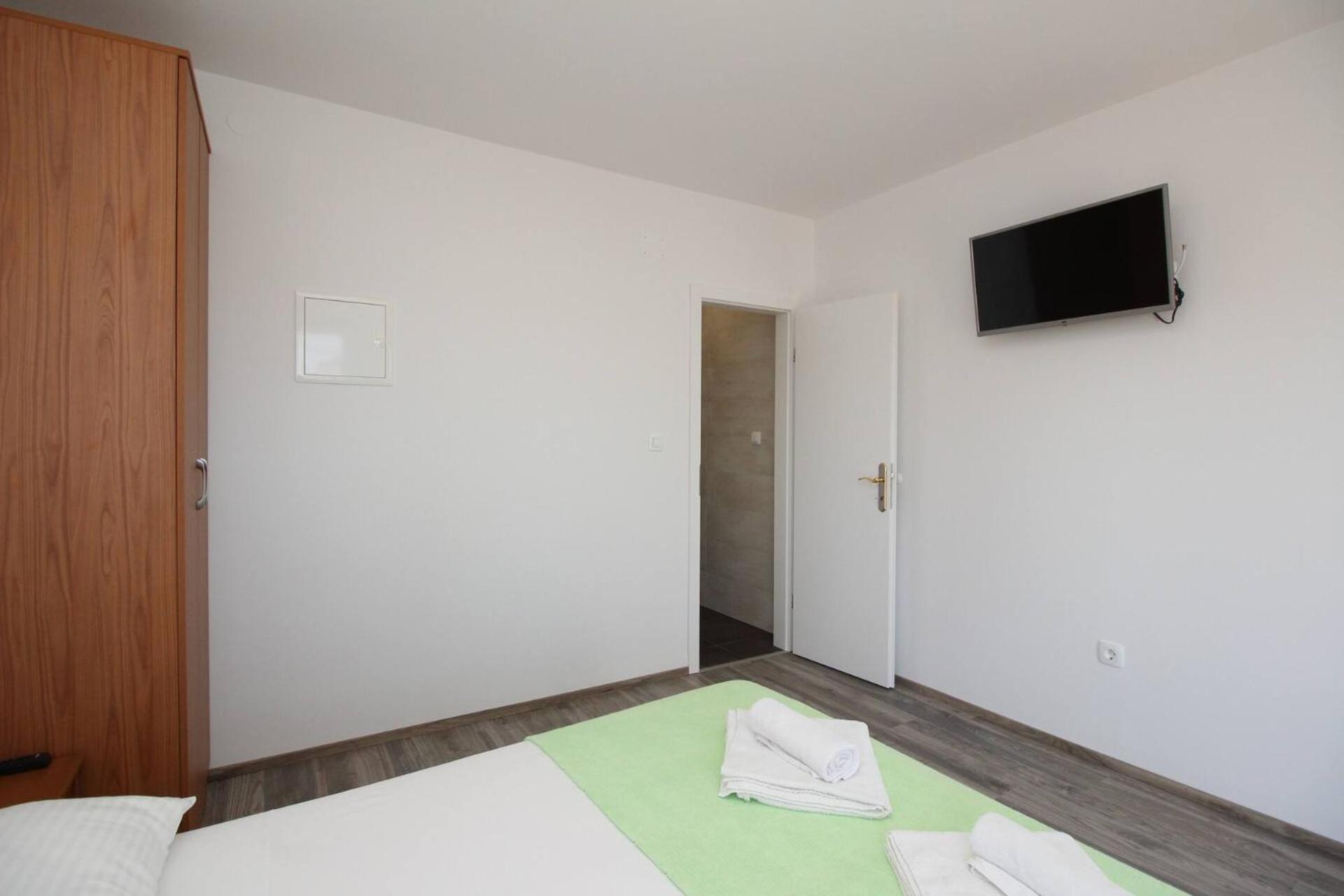 Apartments & Rooms Dekanic Baska  Exterior photo