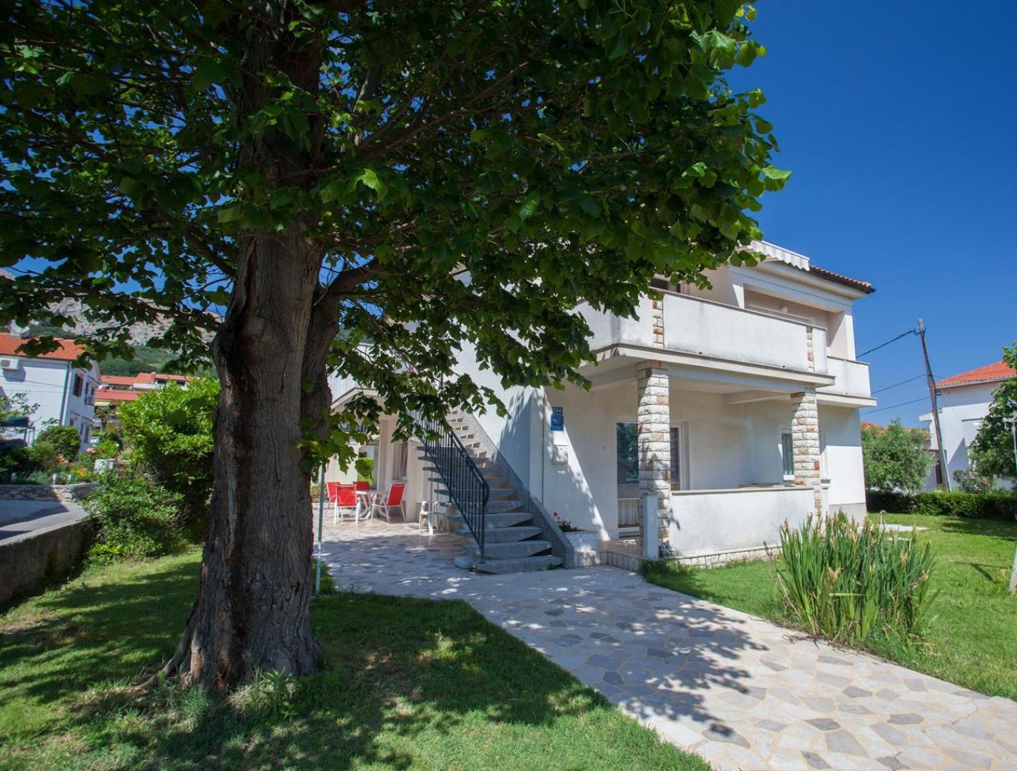 Apartments & Rooms Dekanic Baska  Exterior photo